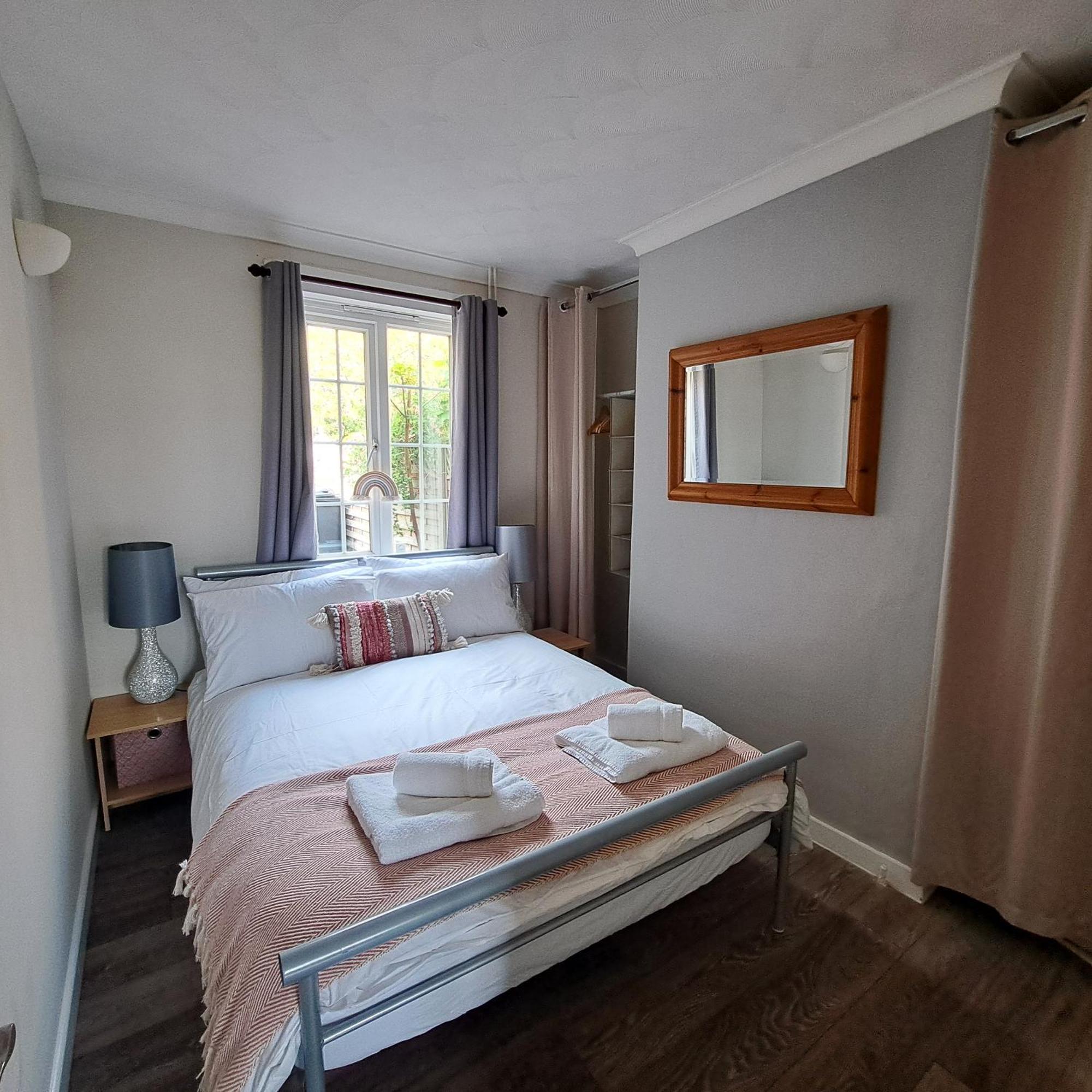 Generous 3 Bed In The Heart Of The Village 헌팅던 외부 사진