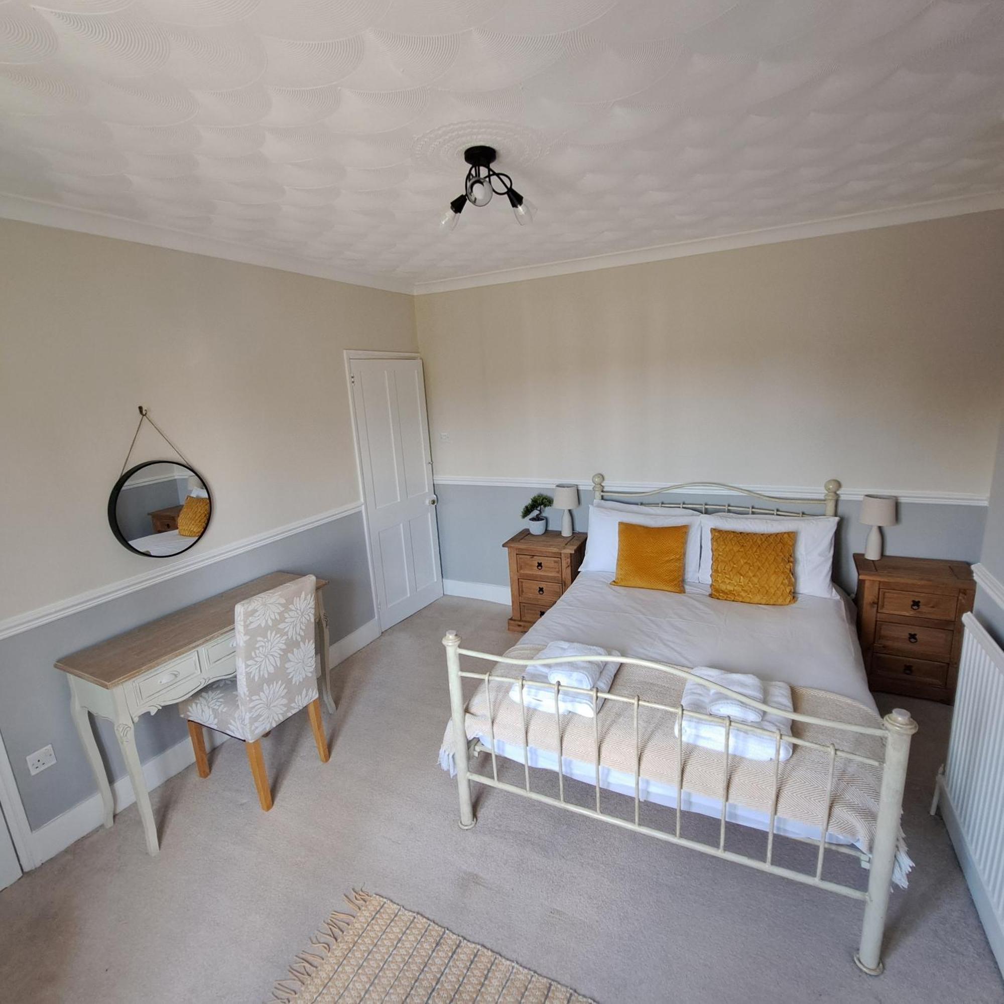 Generous 3 Bed In The Heart Of The Village 헌팅던 외부 사진