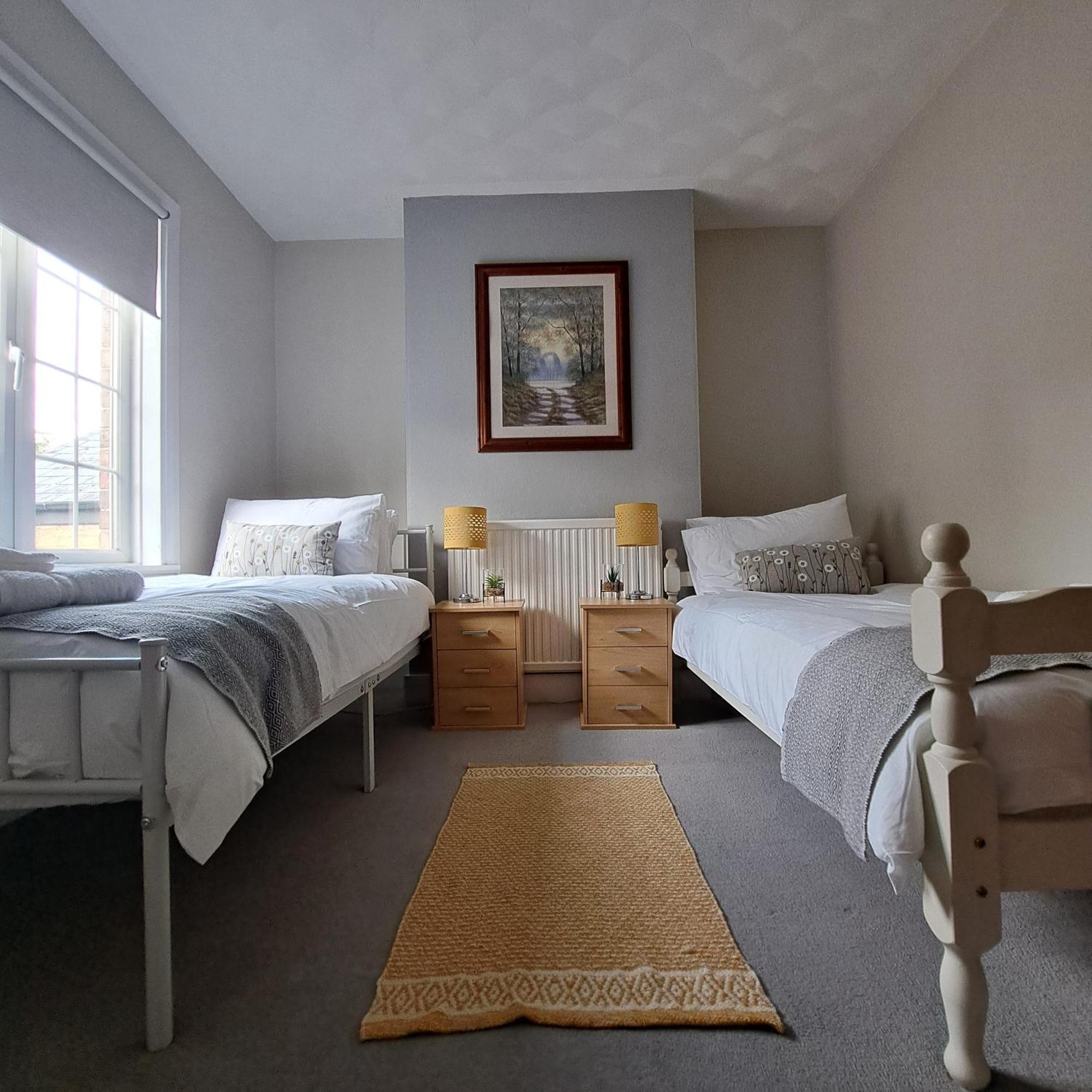 Generous 3 Bed In The Heart Of The Village 헌팅던 외부 사진