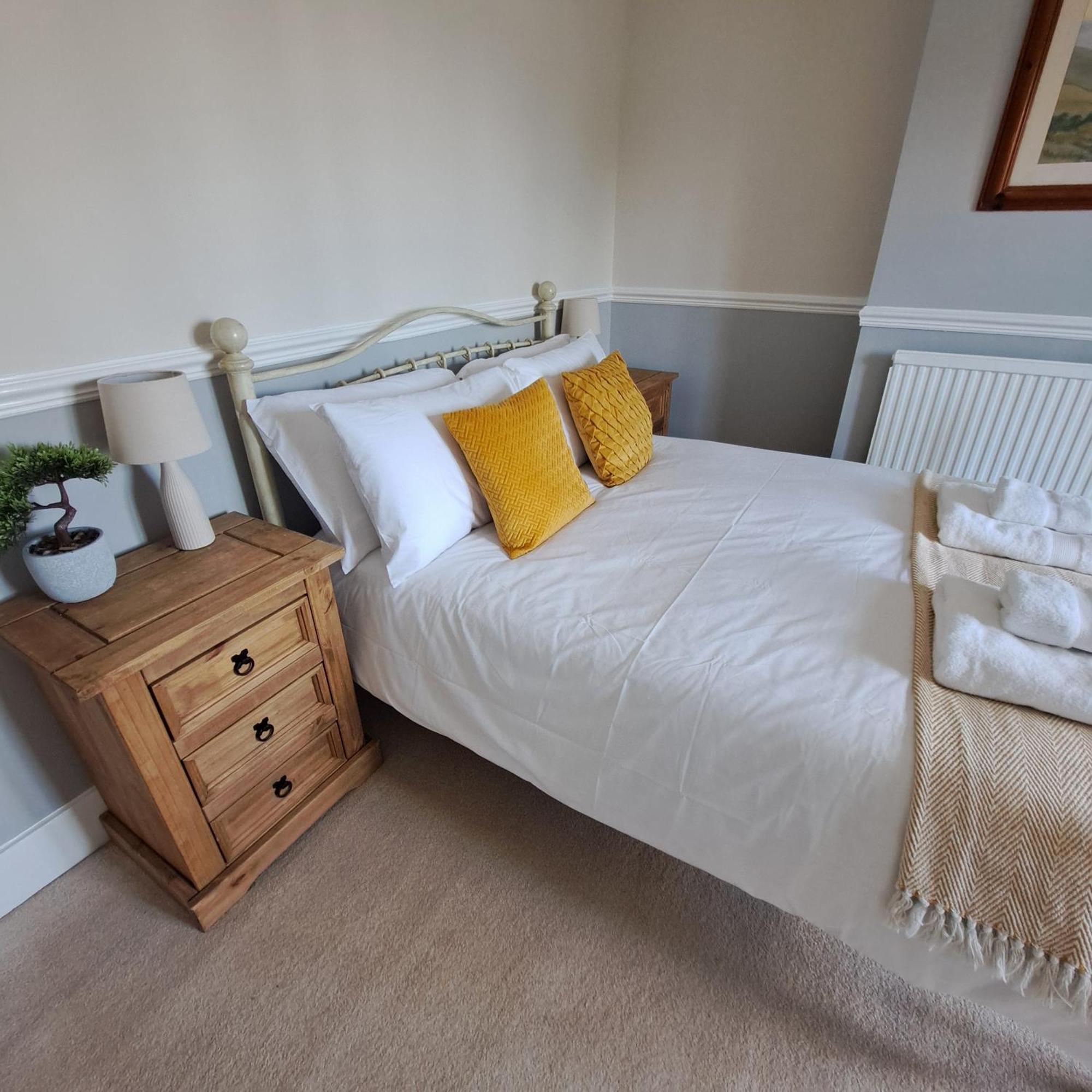 Generous 3 Bed In The Heart Of The Village 헌팅던 외부 사진