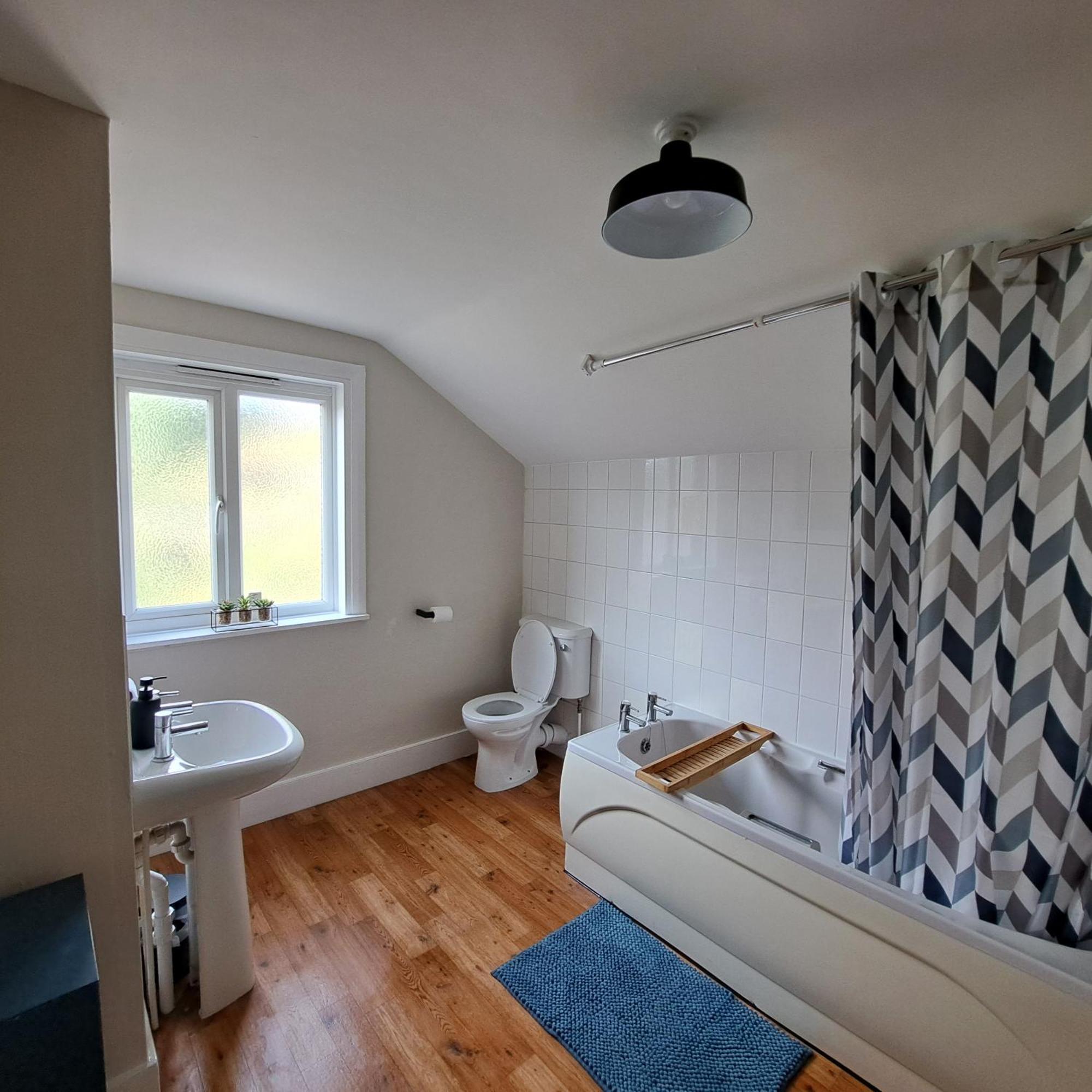 Generous 3 Bed In The Heart Of The Village 헌팅던 외부 사진