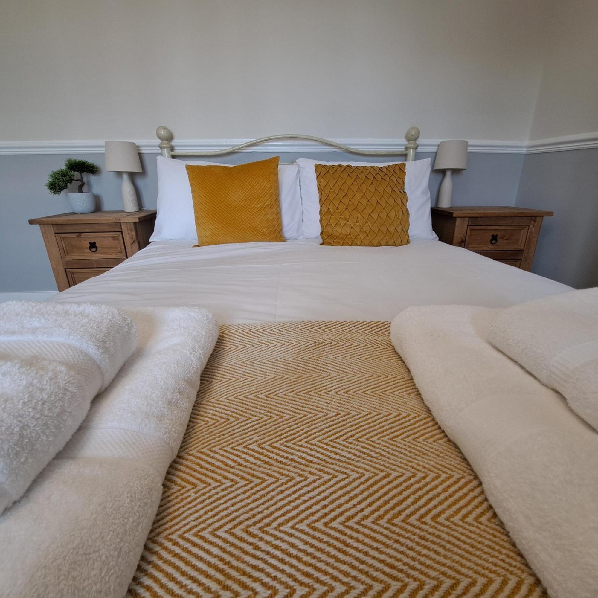 Generous 3 Bed In The Heart Of The Village 헌팅던 외부 사진