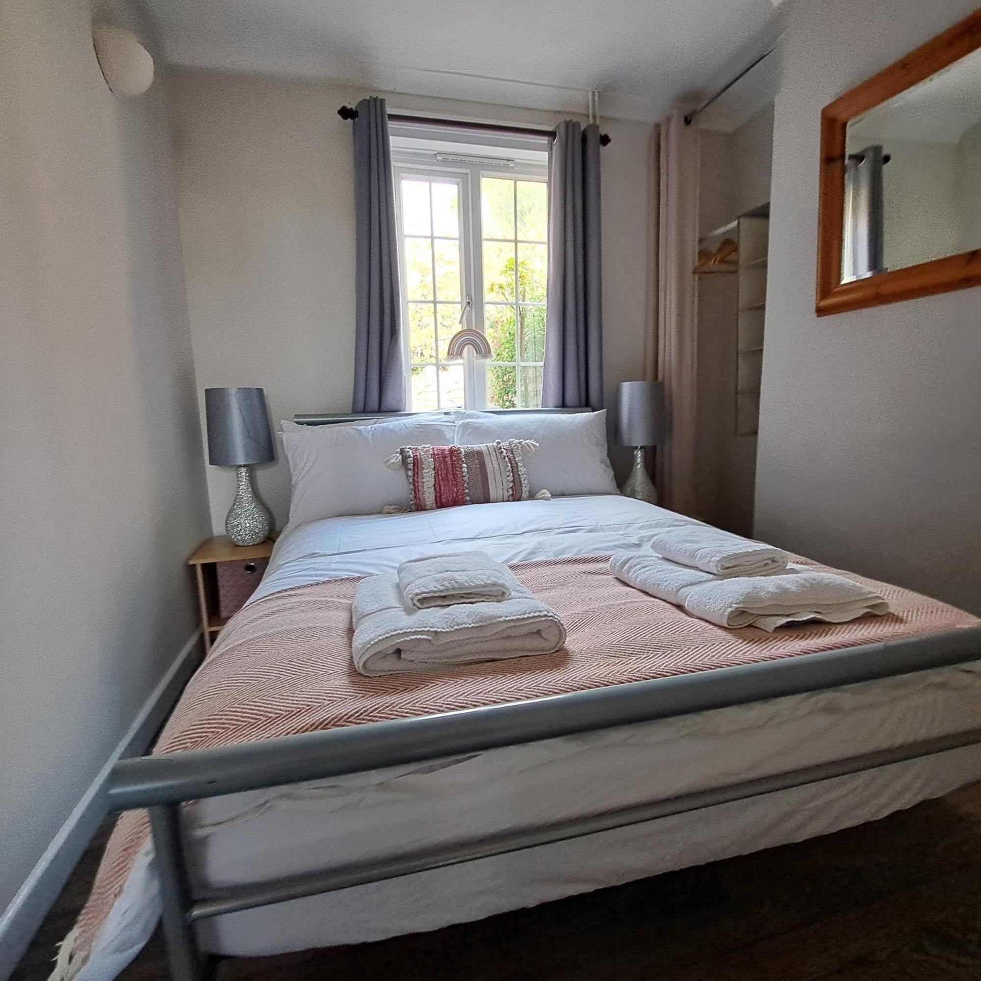 Generous 3 Bed In The Heart Of The Village 헌팅던 외부 사진
